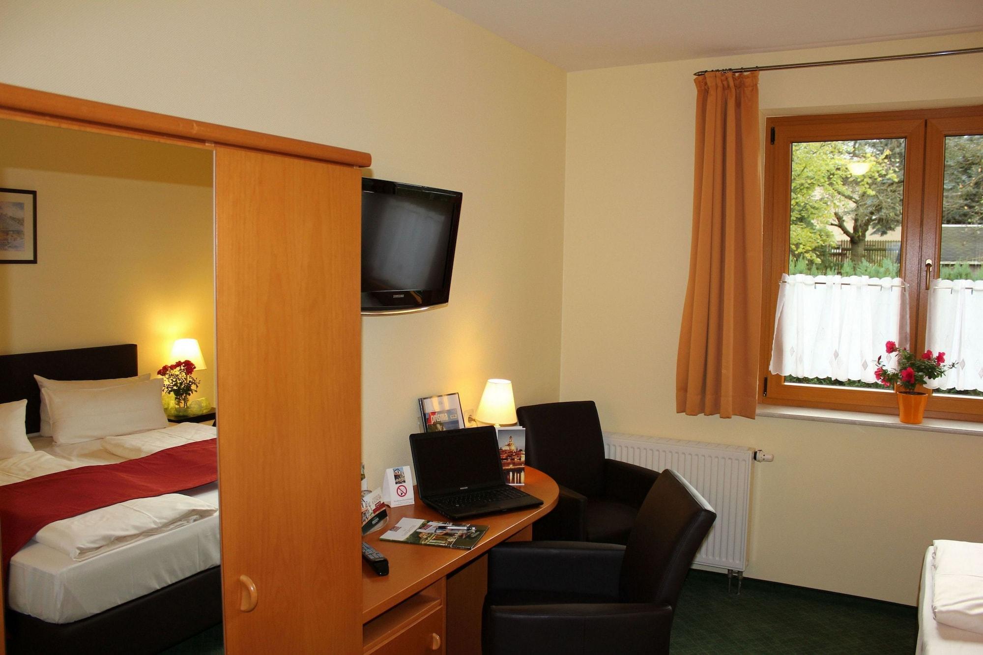 Landhotel Dresden Exterior photo