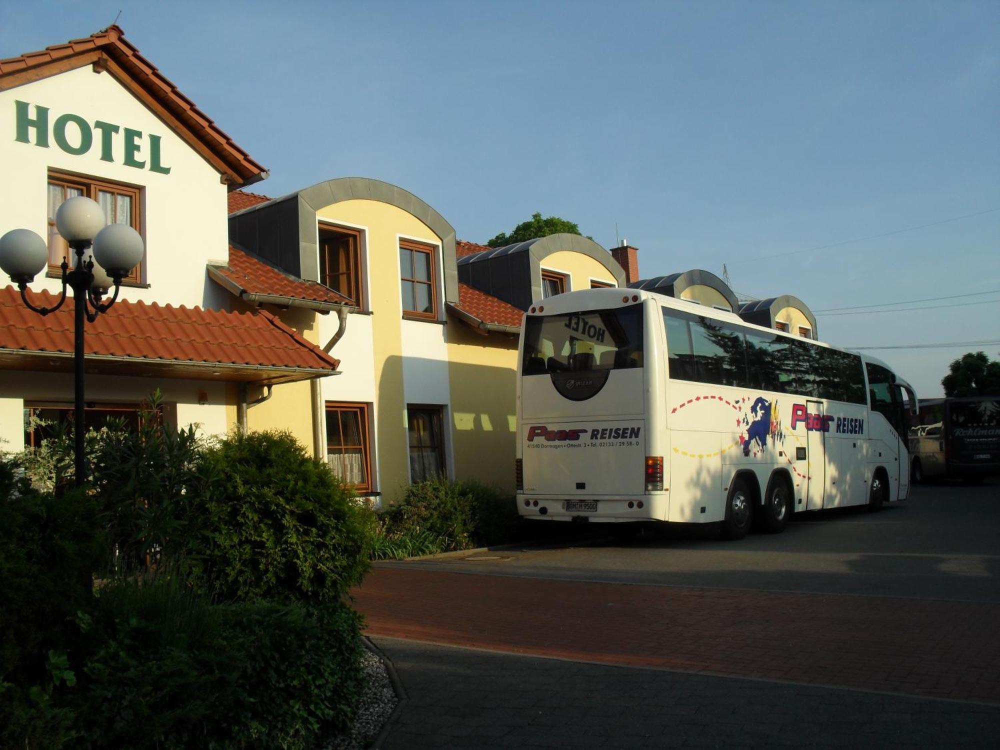 Landhotel Dresden Exterior photo